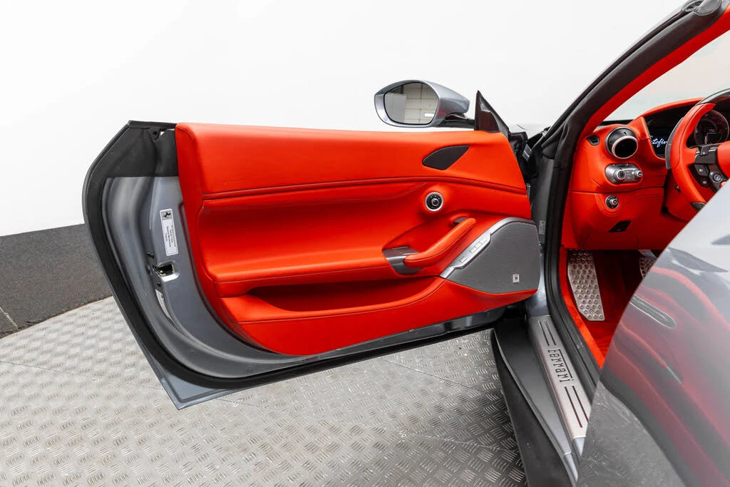 2019 Ferrari Portofino - Image 12 of 31