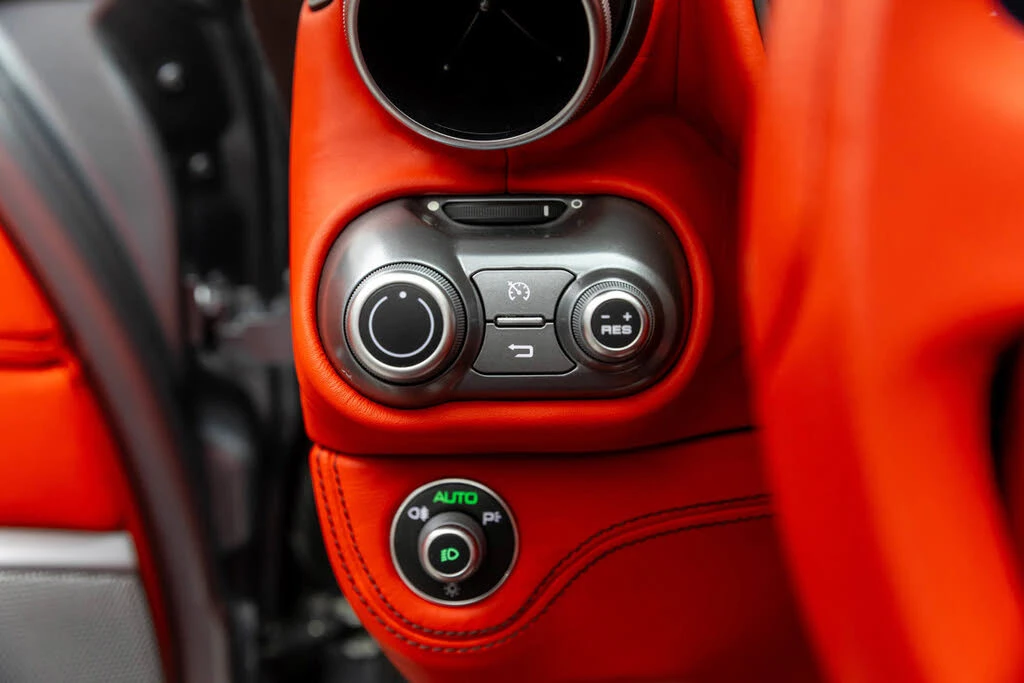 2019 Ferrari Portofino - Image 25 of 31