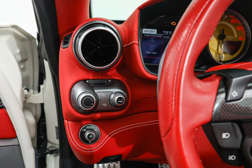 2019 Ferrari Portofino - Image 25 of 31