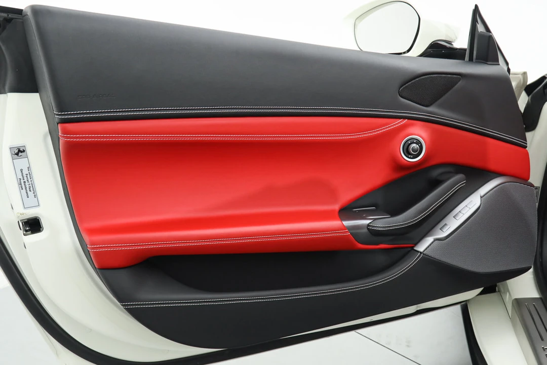 2019 Ferrari Portofino - Image 23 of 31