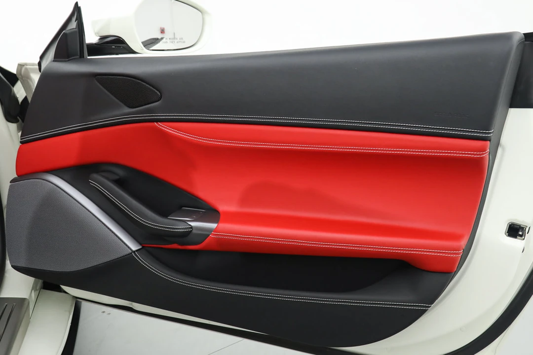 2019 Ferrari Portofino - Image 19 of 31