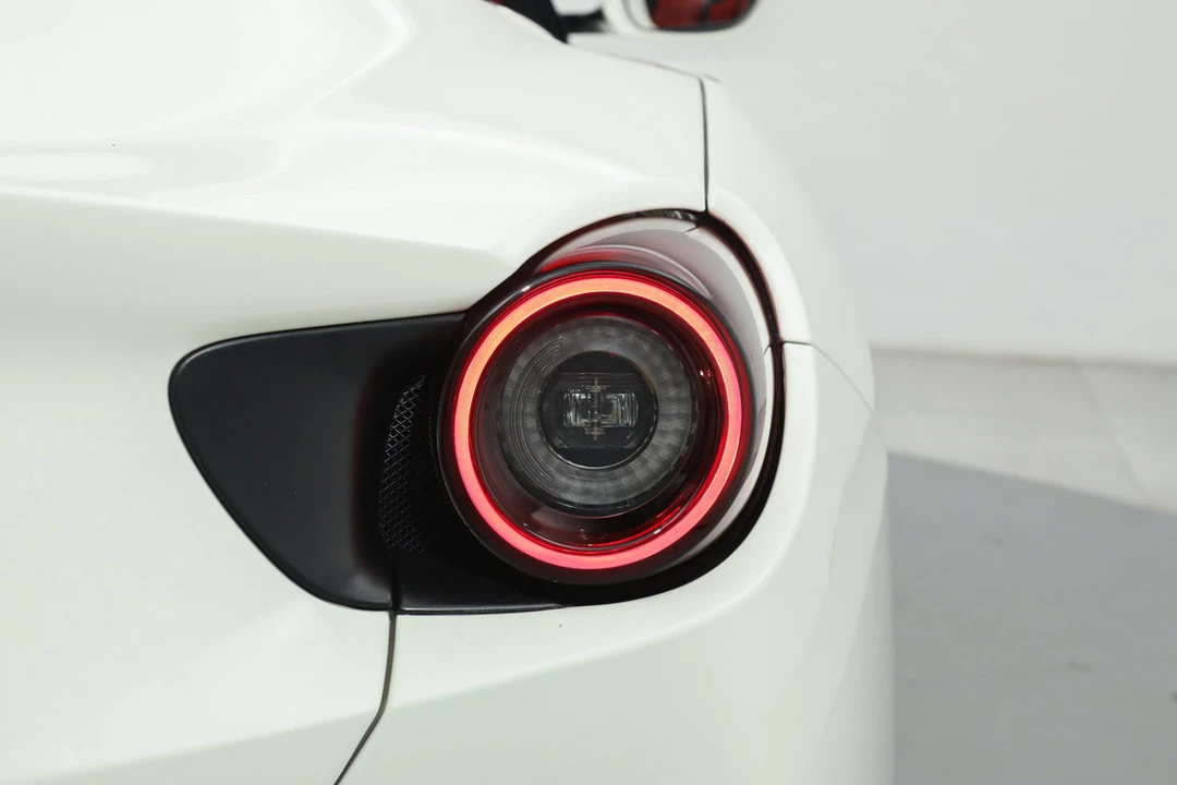 2019 Ferrari Portofino - Image 17 of 31