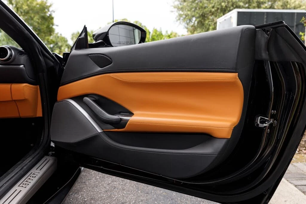 2019 Ferrari Portofino - Image 12 of 31