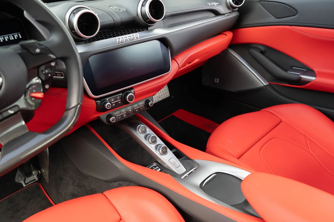 2019 Ferrari Portofino - Image 19 of 31