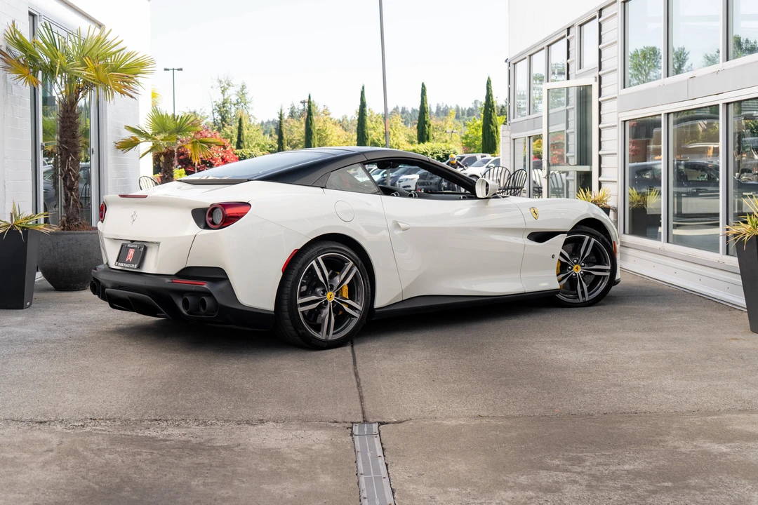 2019 Ferrari Portofino - Image 9 of 31