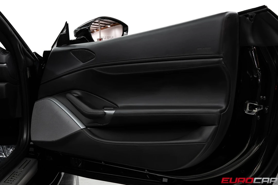 2019 Ferrari Portofino - Image 26 of 31