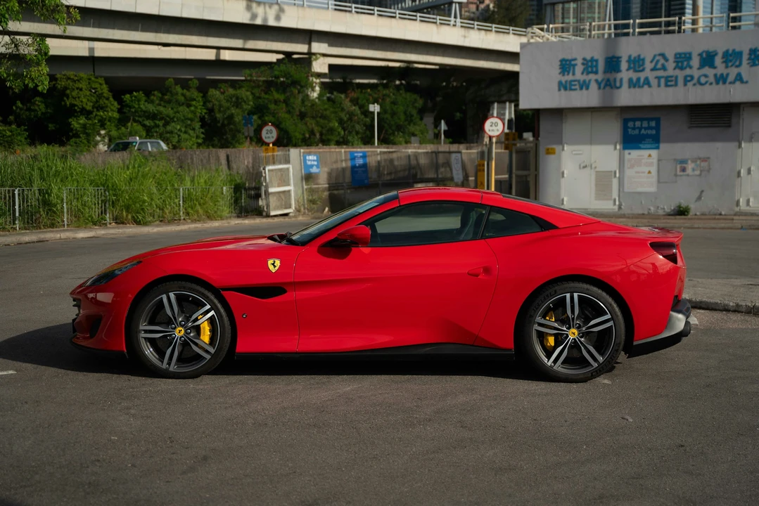 2019 Ferrari Portofino - Image 16 of 21