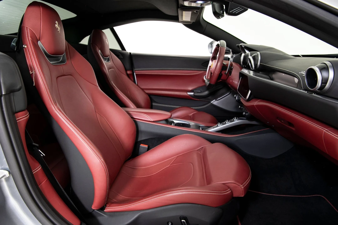 2019 Ferrari Portofino - Image 14 of 31