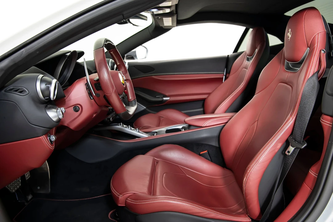 2019 Ferrari Portofino - Image 5 of 31