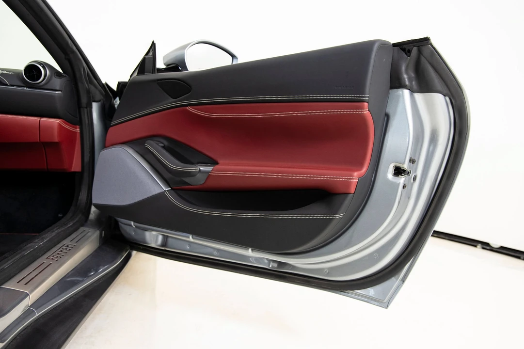 2019 Ferrari Portofino - Image 25 of 31