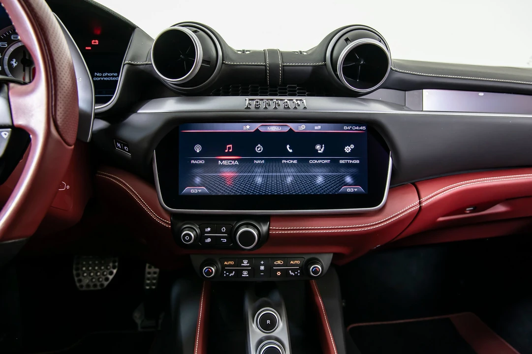 2019 Ferrari Portofino - Image 16 of 31