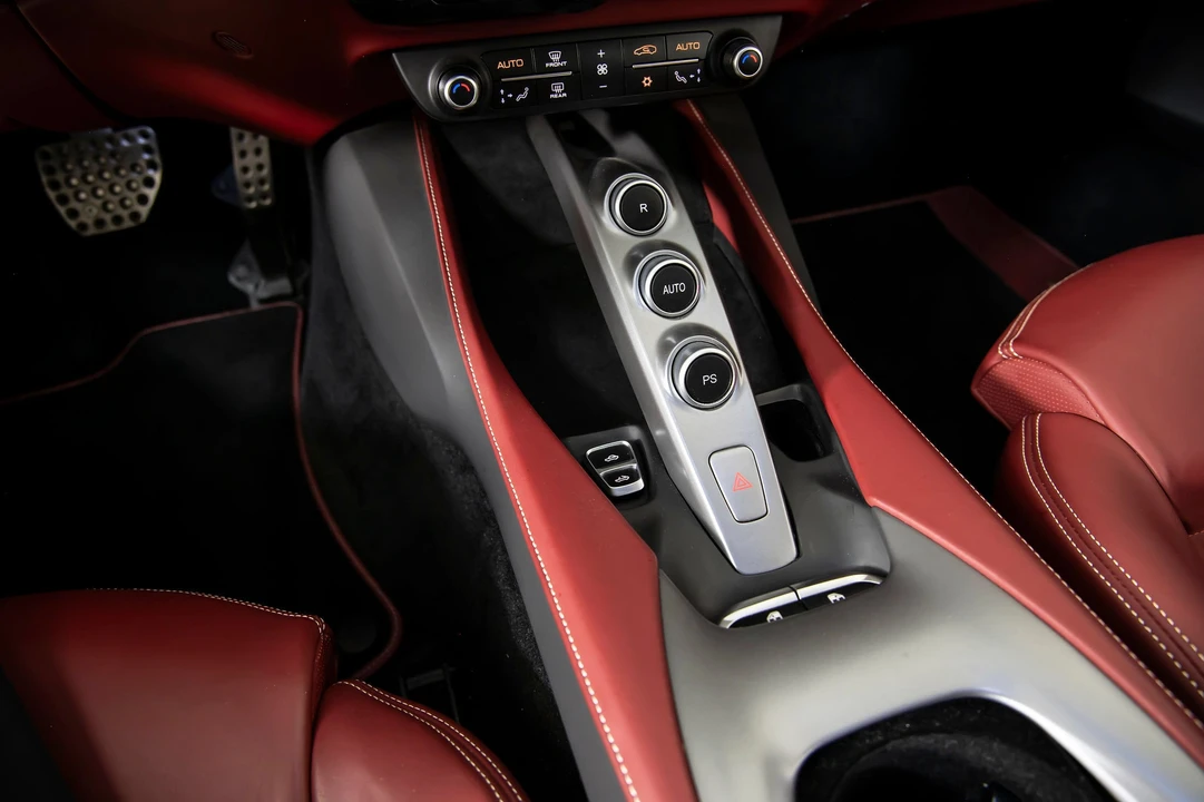2019 Ferrari Portofino - Image 15 of 31