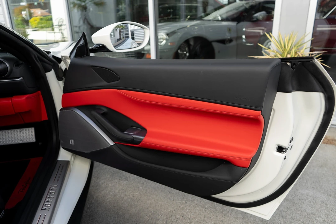2019 Ferrari Portofino - Image 28 of 31