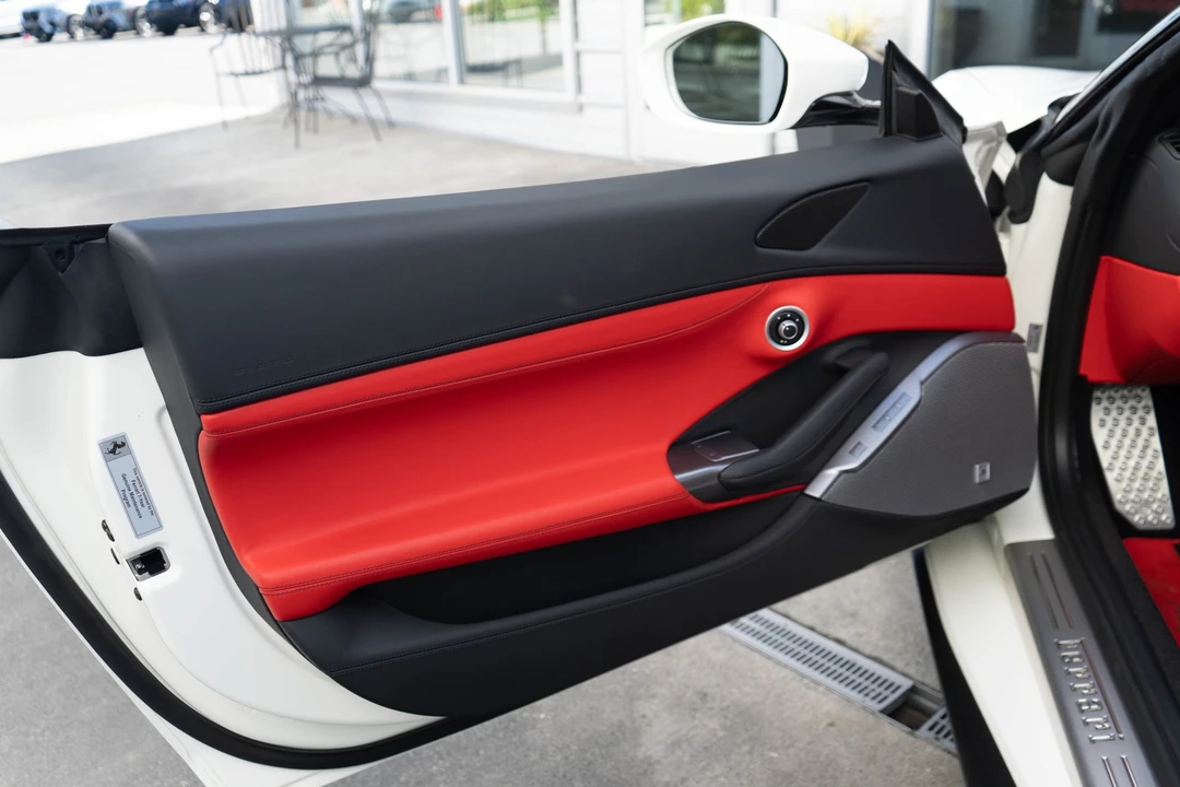 2019 Ferrari Portofino - Image 12 of 31