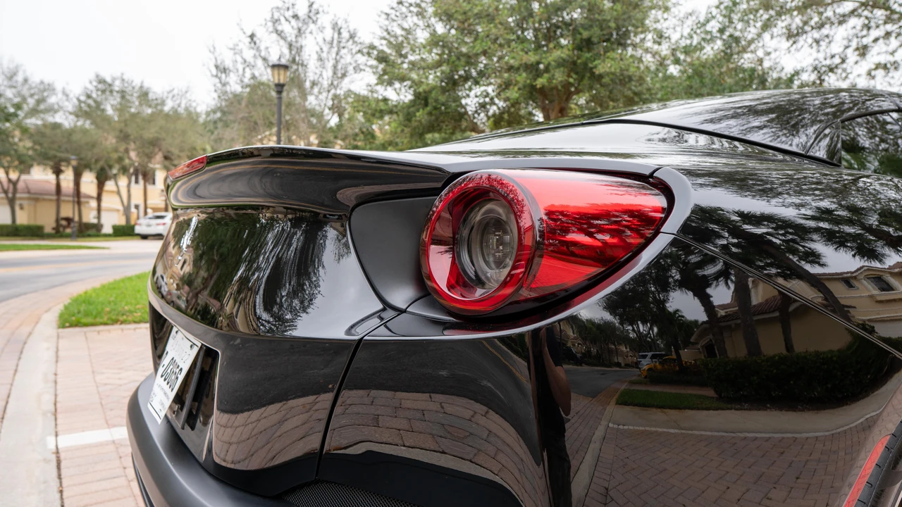 2019 Ferrari Portofino - Image 27 of 31