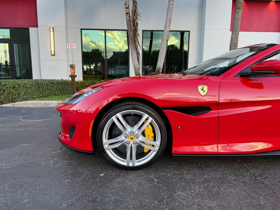 2019 Ferrari Portofino - Image 14 of 21