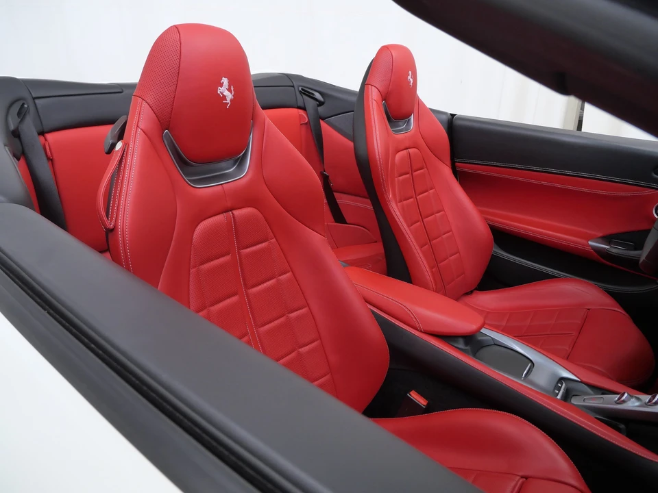 2019 Ferrari Portofino - Image 12 of 31