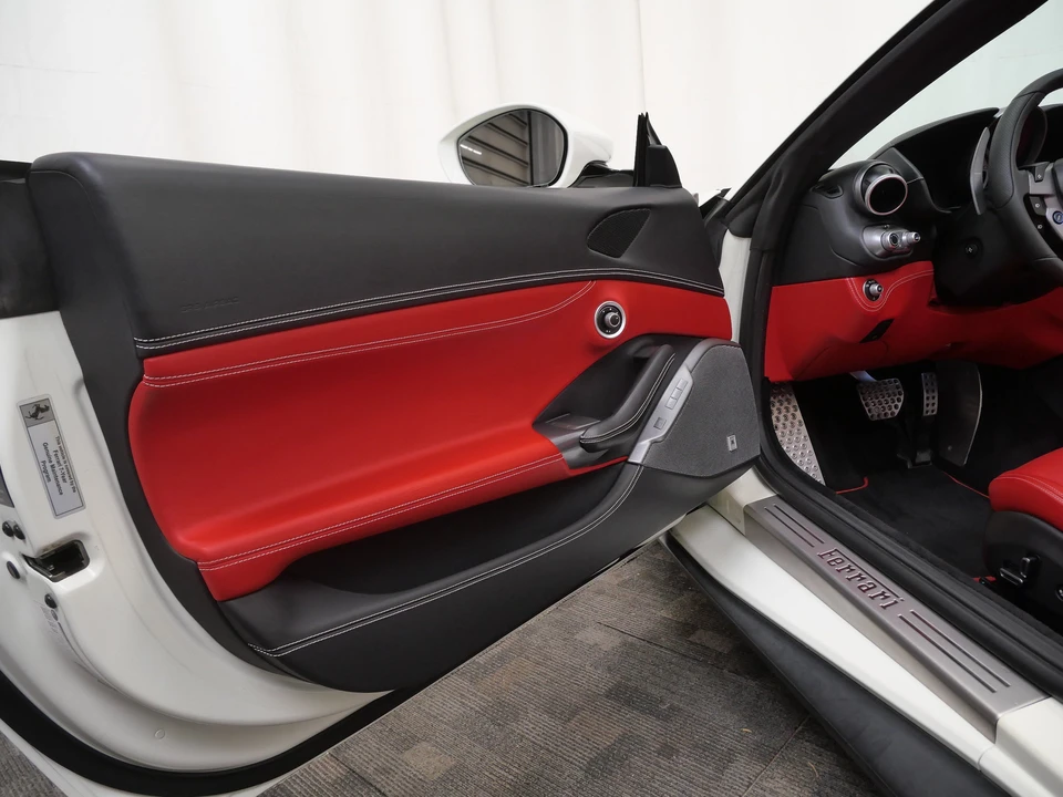 2019 Ferrari Portofino - Image 20 of 31