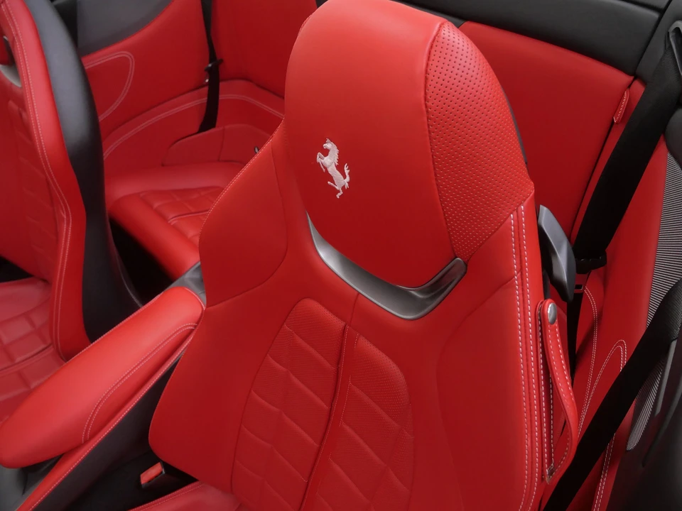 2019 Ferrari Portofino - Image 18 of 31