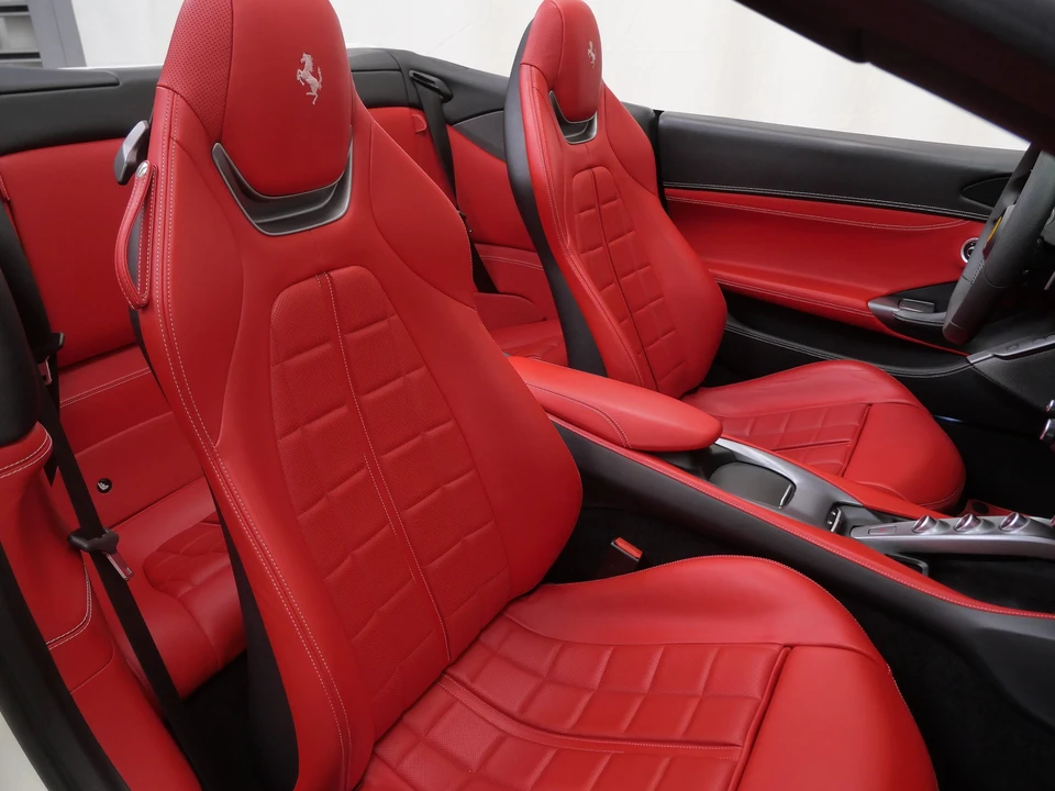 2019 Ferrari Portofino - Image 15 of 31