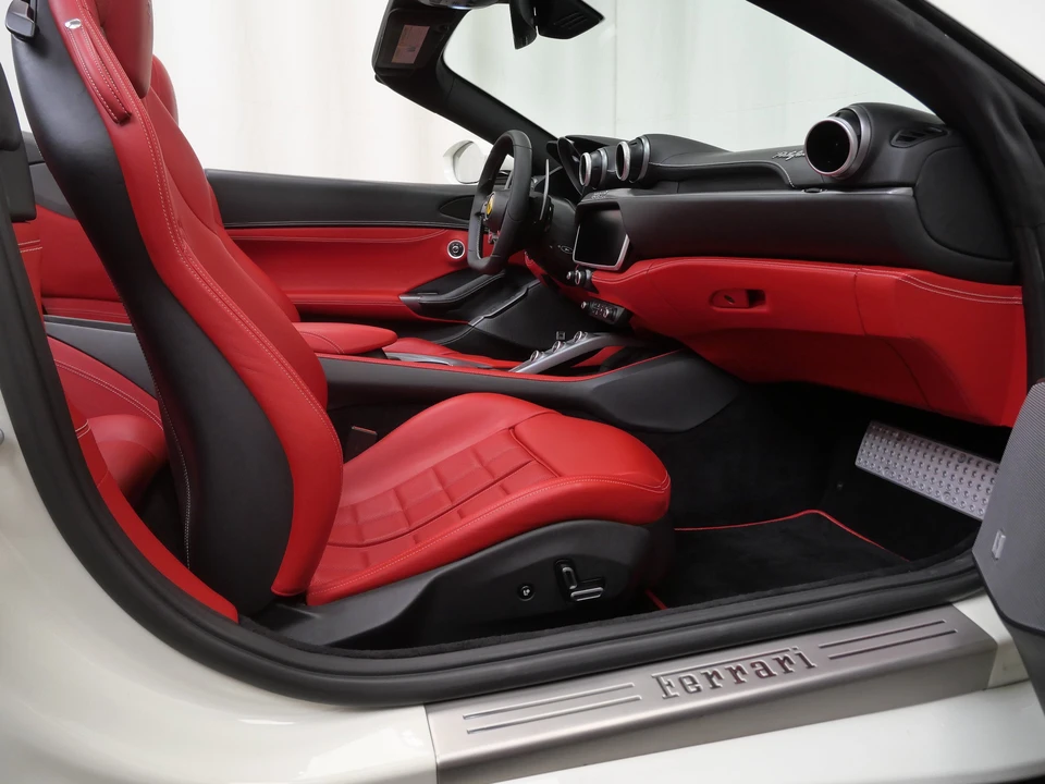 2019 Ferrari Portofino - Image 16 of 31