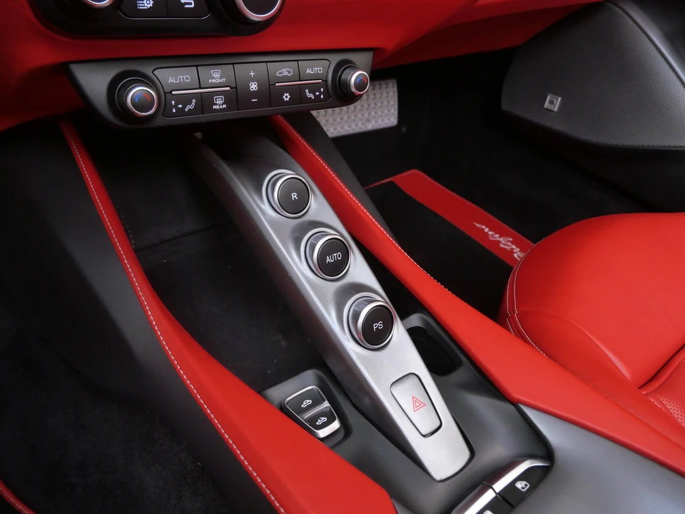 2019 Ferrari Portofino - Image 24 of 31
