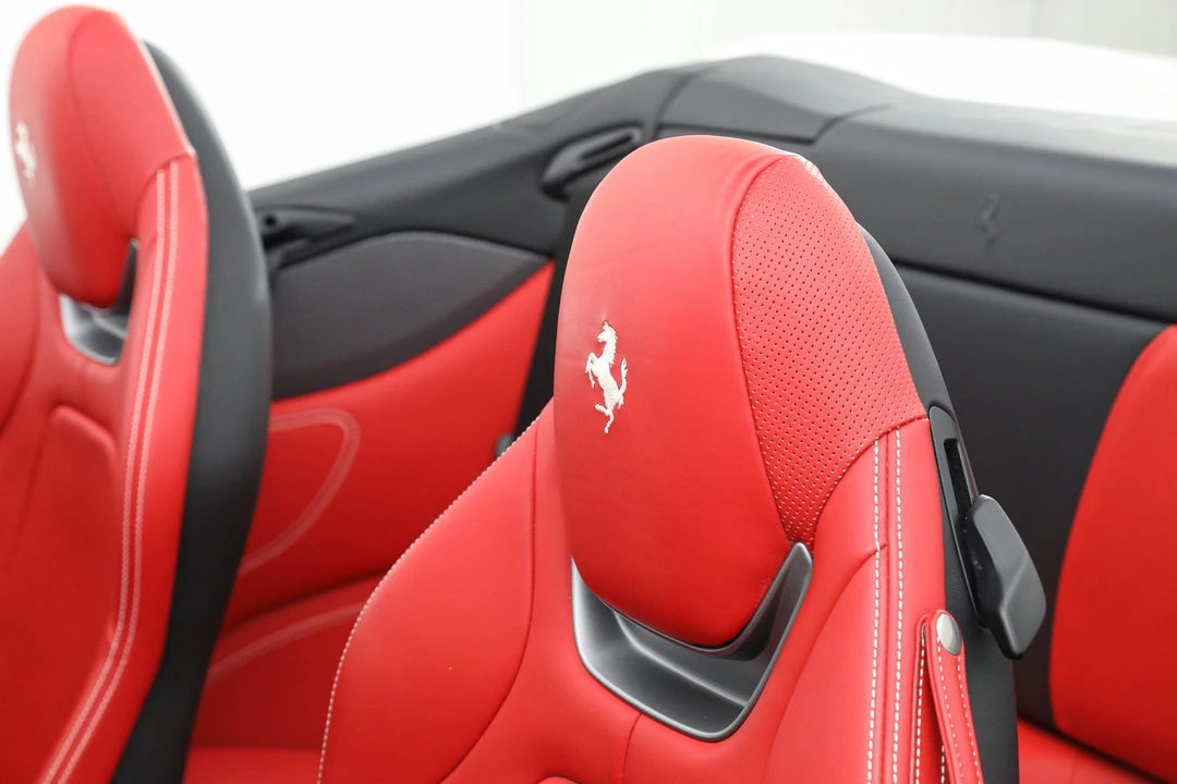 2019 Ferrari Portofino - Image 24 of 31