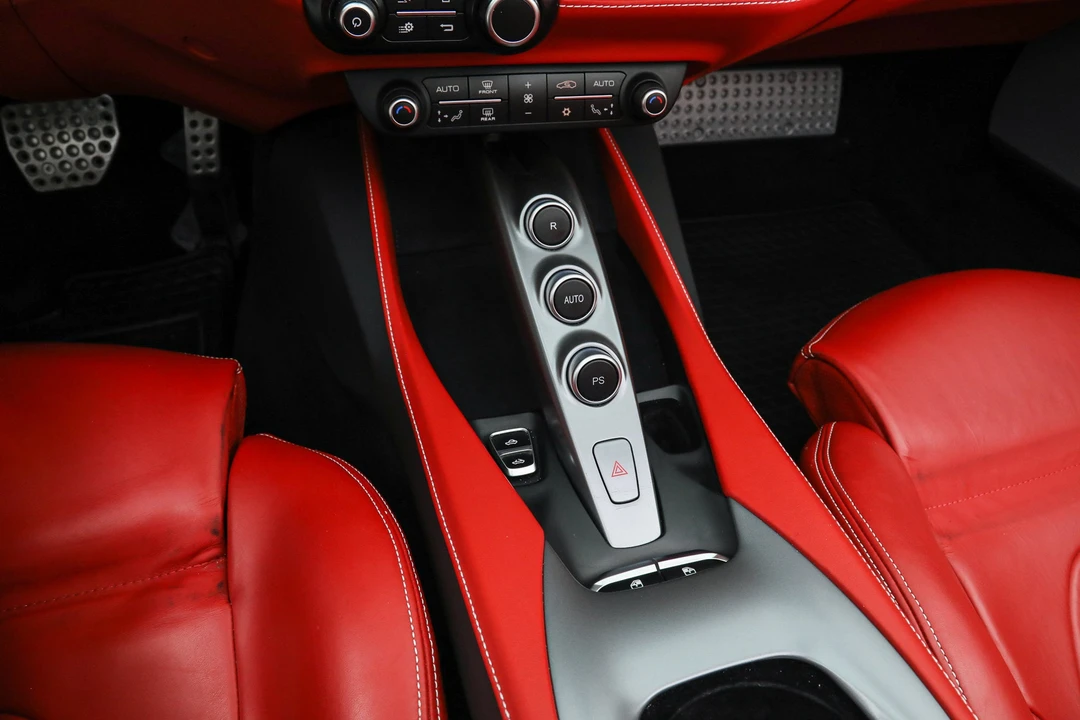 2019 Ferrari Portofino - Image 27 of 31