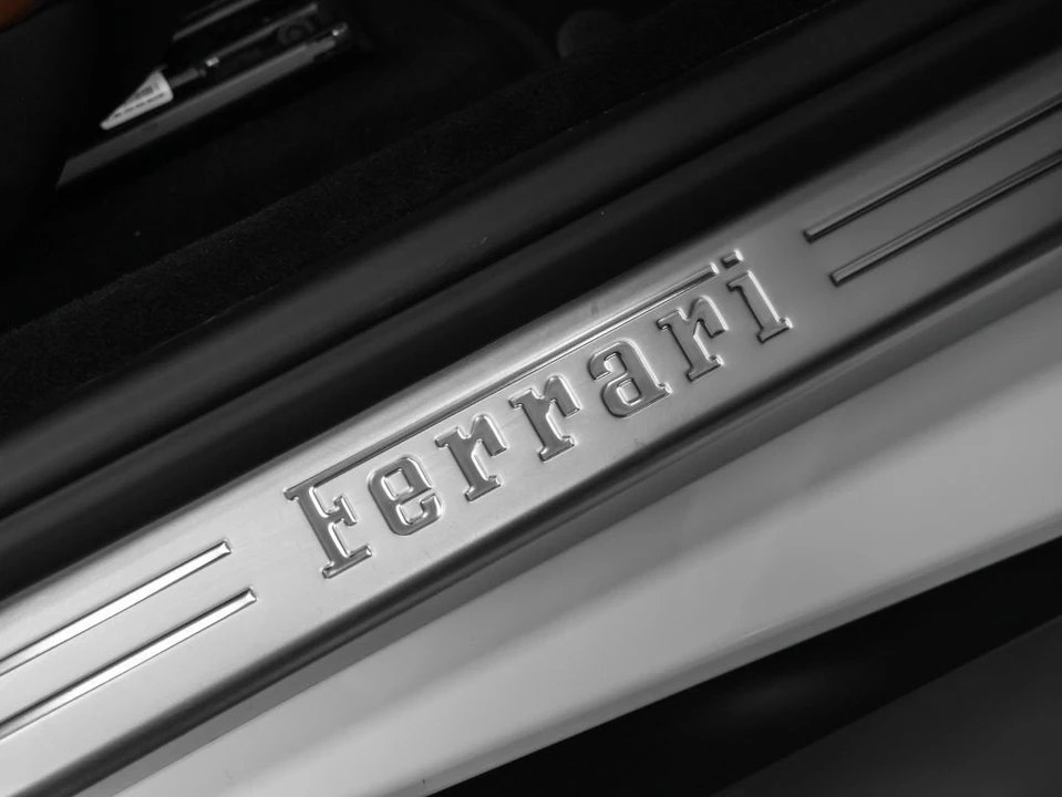 2019 Ferrari Portofino - Image 19 of 31