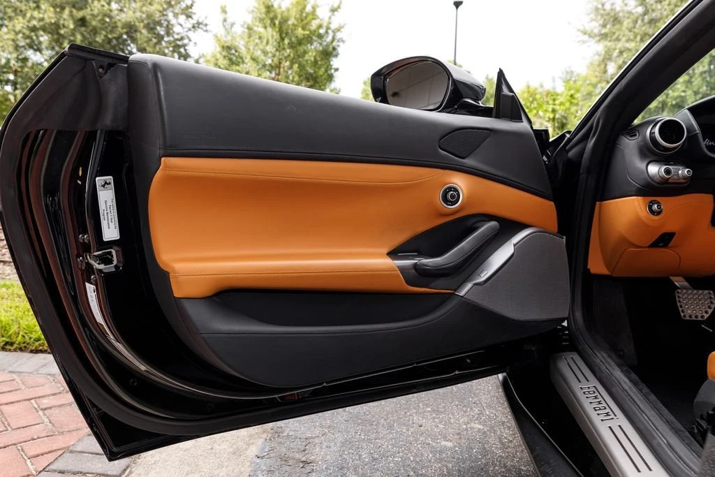 2019 Ferrari Portofino - Image 28 of 31