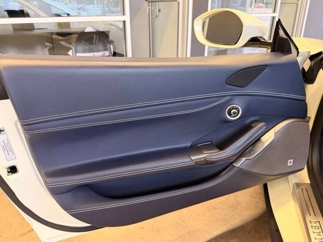 2019 Ferrari Portofino - Image 19 of 31