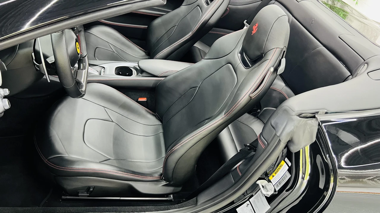 2019 Ferrari Portofino - Image 26 of 31
