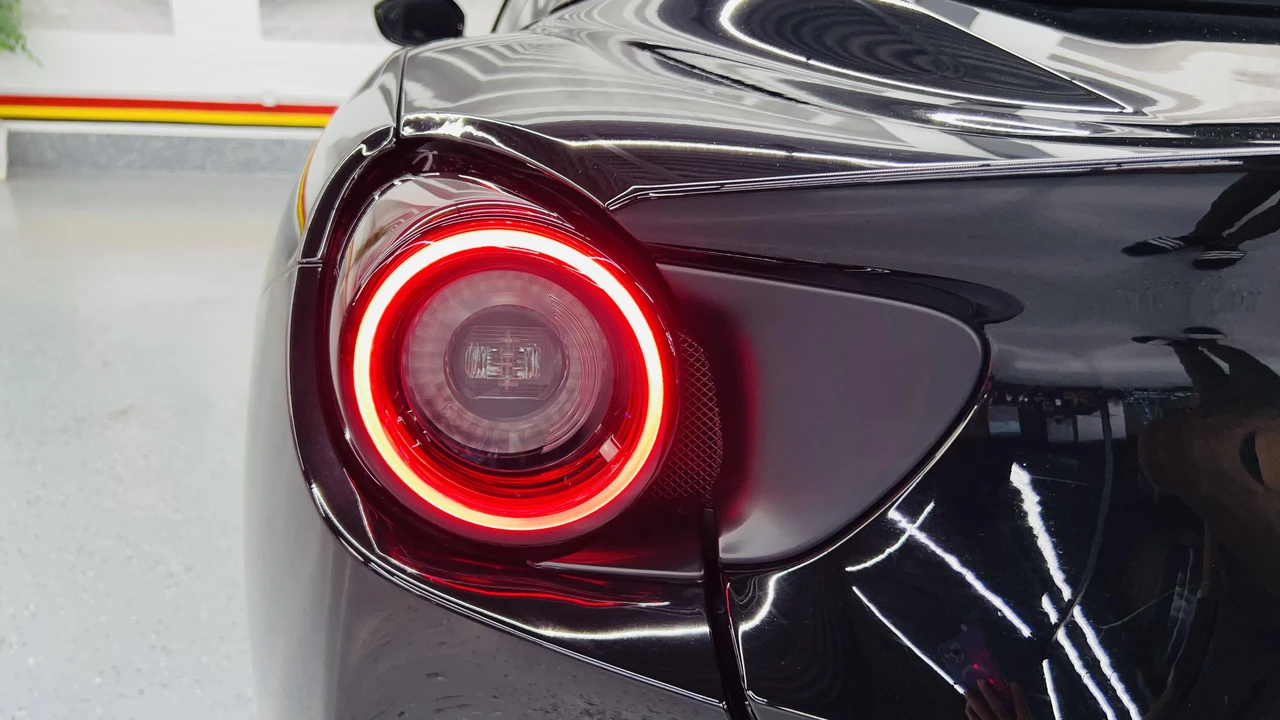 2019 Ferrari Portofino - Image 16 of 31