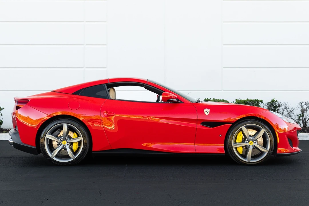 2019 Ferrari Portofino - Image 14 of 21