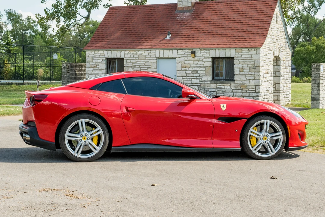 2019 Ferrari Portofino - Image 9 of 31