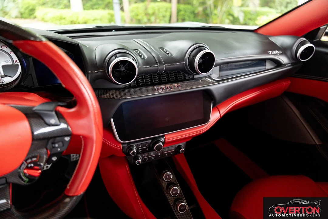 2019 Ferrari Portofino - Image 19 of 31