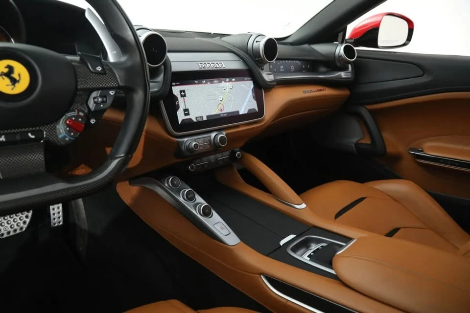 2019 Ferrari GTC4Lusso - Image 14 of 18