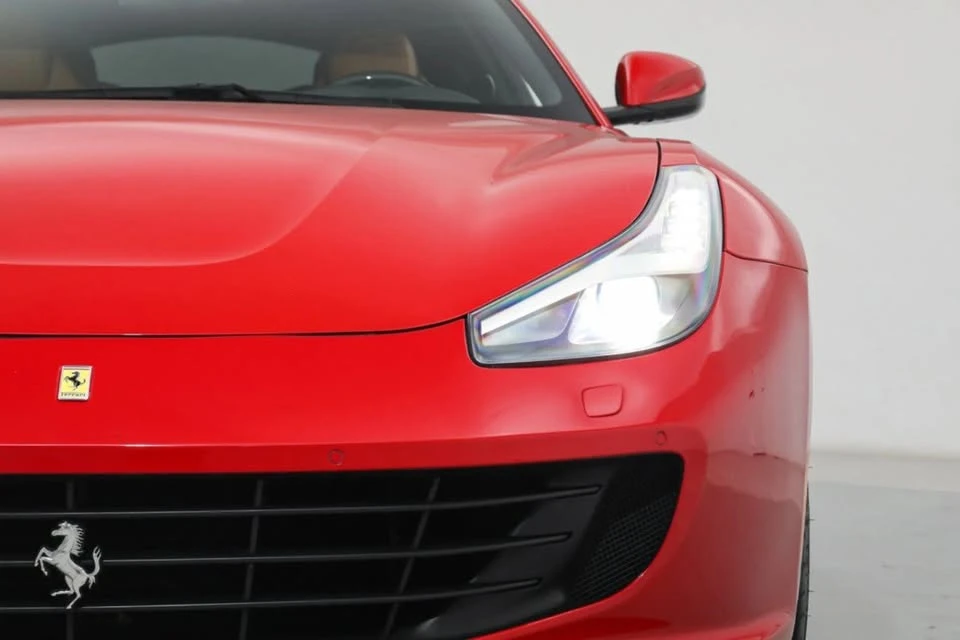 2019 Ferrari GTC4Lusso - Image 15 of 18