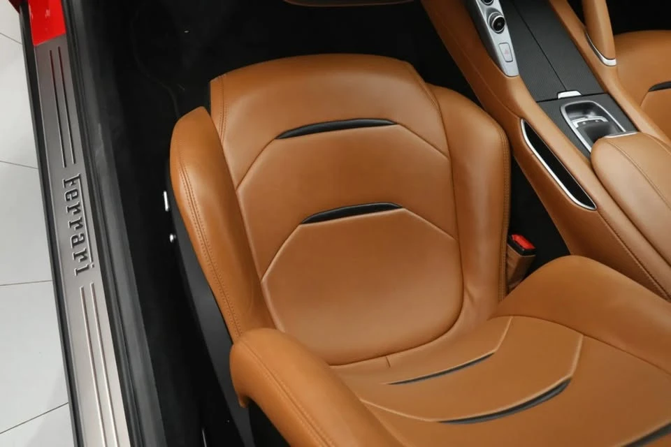 2019 Ferrari GTC4Lusso - Image 5 of 18