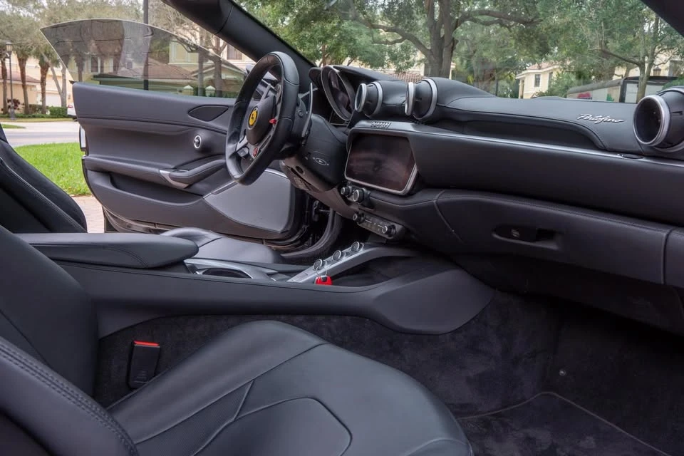 2019 Ferrari Portofino - Image 8 of 14