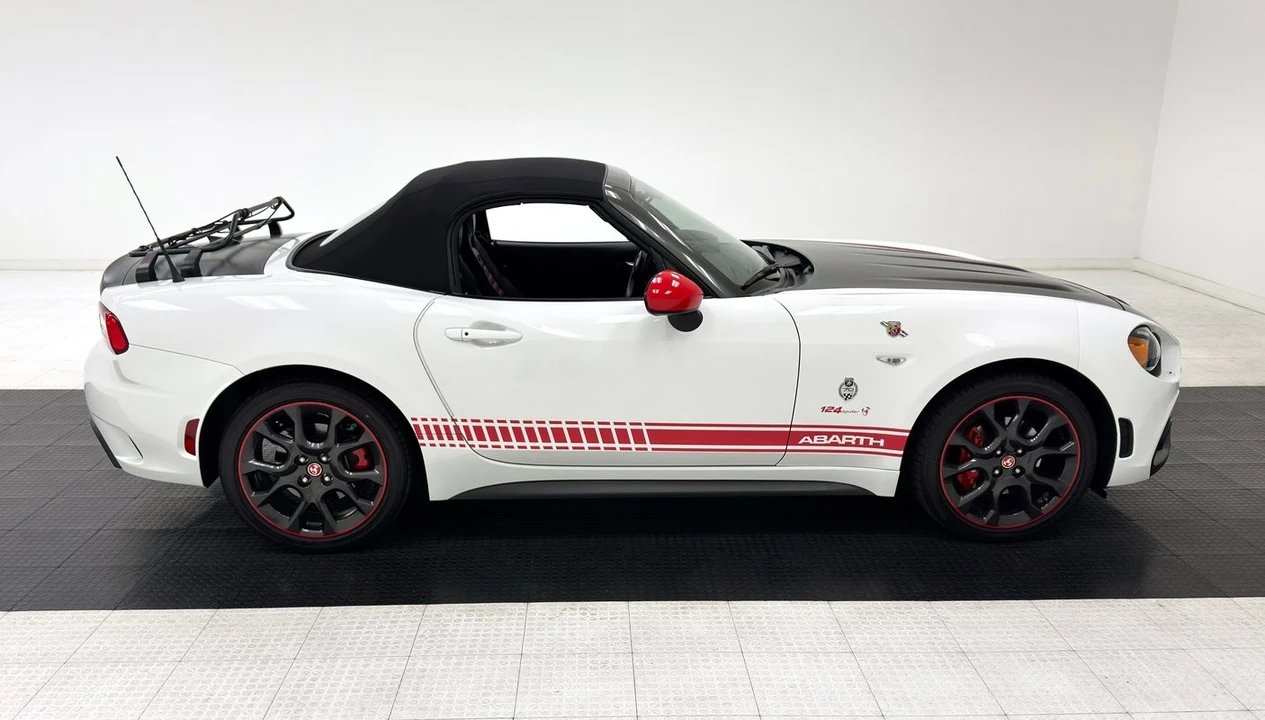 2019 Fiat 124 Spider - Image 9 of 12