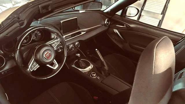 2019 Fiat 124 Spider - Image 9 of 9