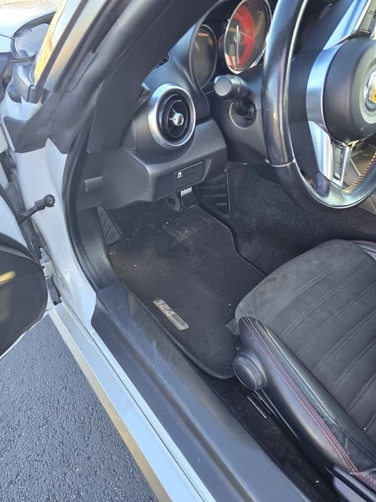 2019 Fiat 124 Spider - Image 9 of 18