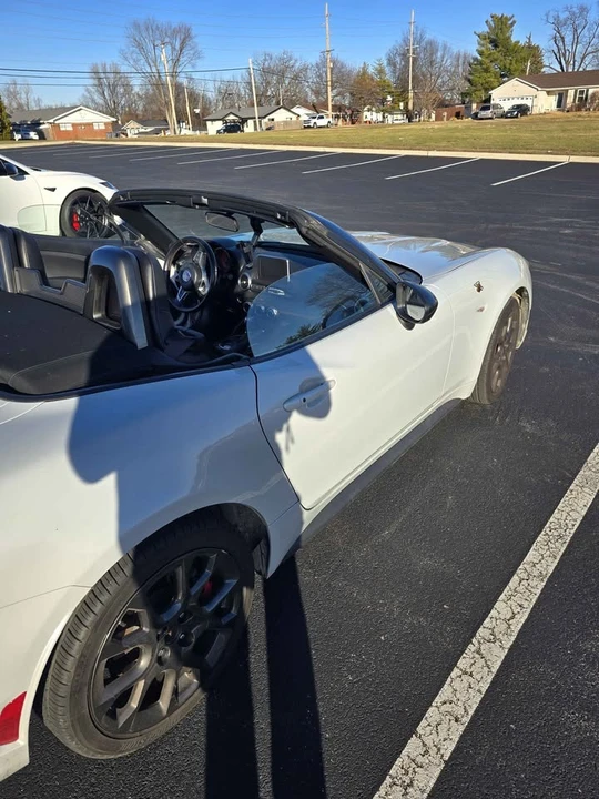 2019 Fiat 124 Spider - Image 17 of 18