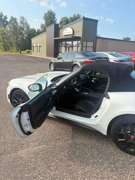 2019 Fiat 124 Spider - Image 11 of 20