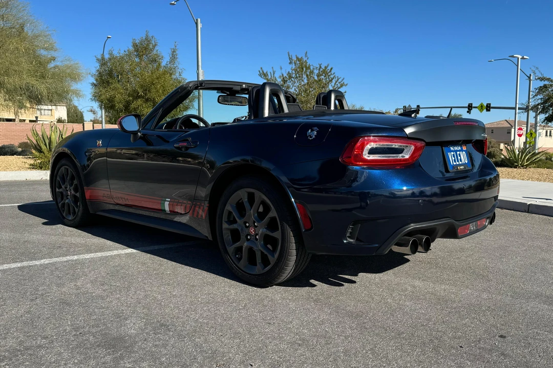 2019 Fiat 124 Spider - Image 17 of 31