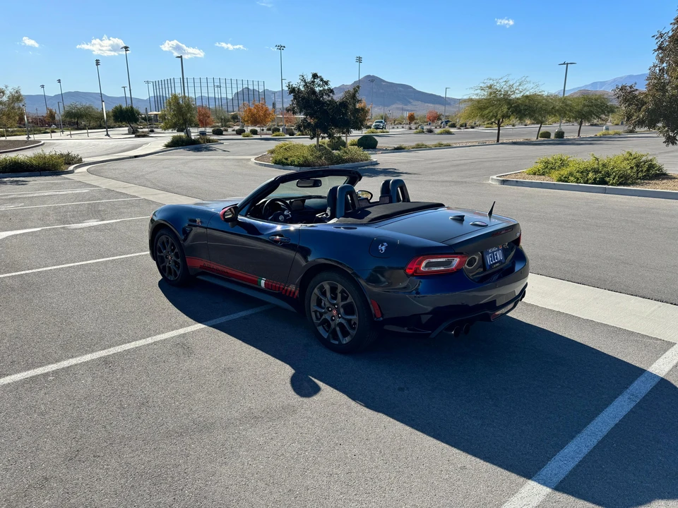 2019 Fiat 124 Spider - Image 16 of 31