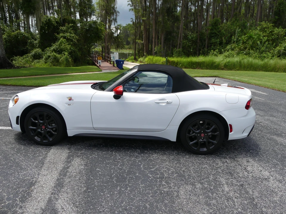 2019 Fiat 124 Spider - Image 27 of 31