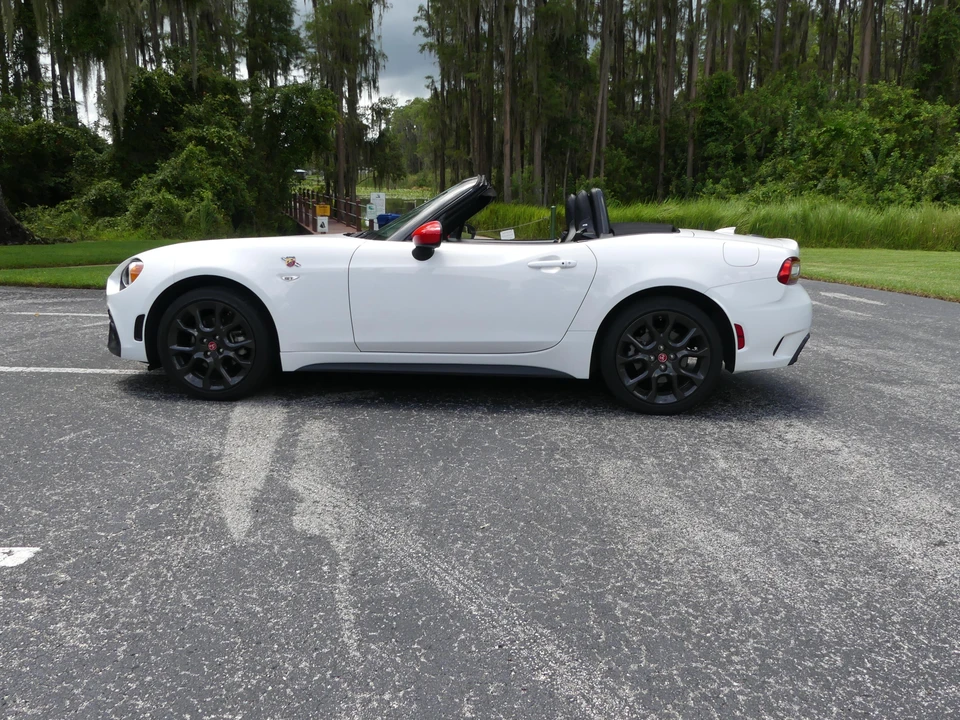 2019 Fiat 124 Spider - Image 8 of 31