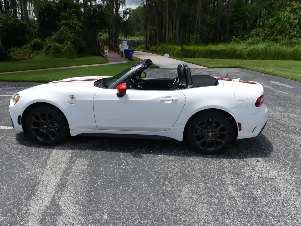 2019 Fiat 124 Spider - Image 9 of 31